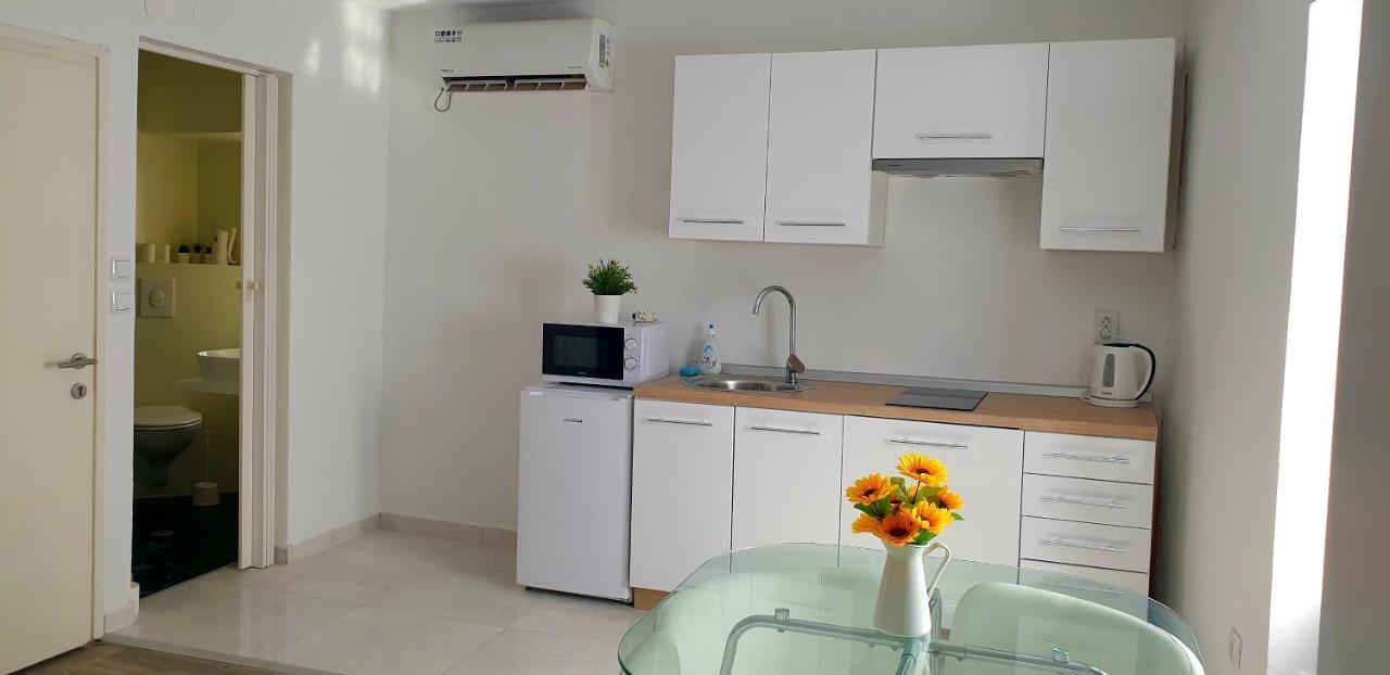 Apartments And Room Vela Senj  Εξωτερικό φωτογραφία